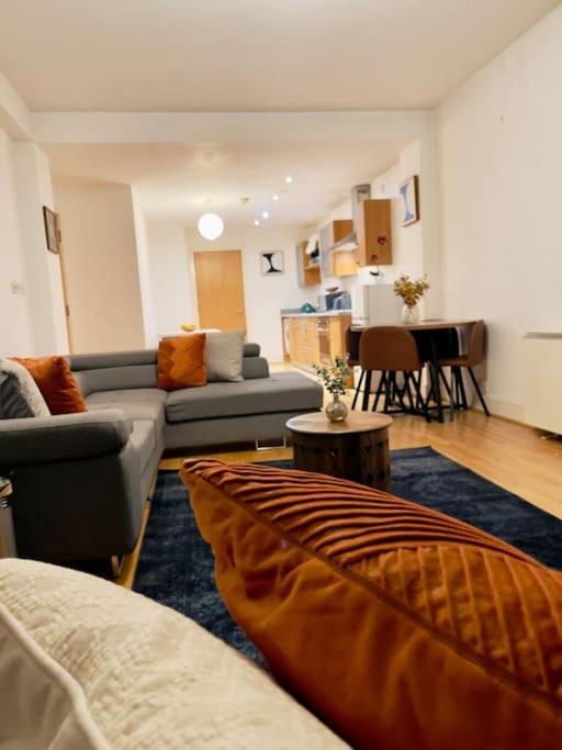 Beautiful Central Open Plan Living! Manchester Ngoại thất bức ảnh
