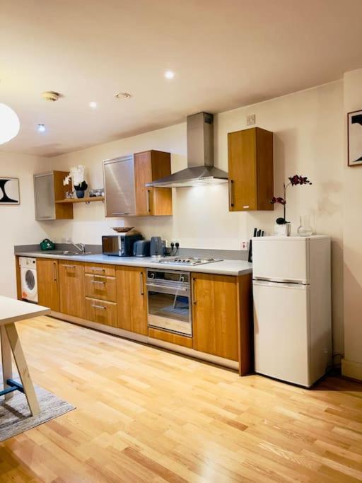 Beautiful Central Open Plan Living! Manchester Ngoại thất bức ảnh